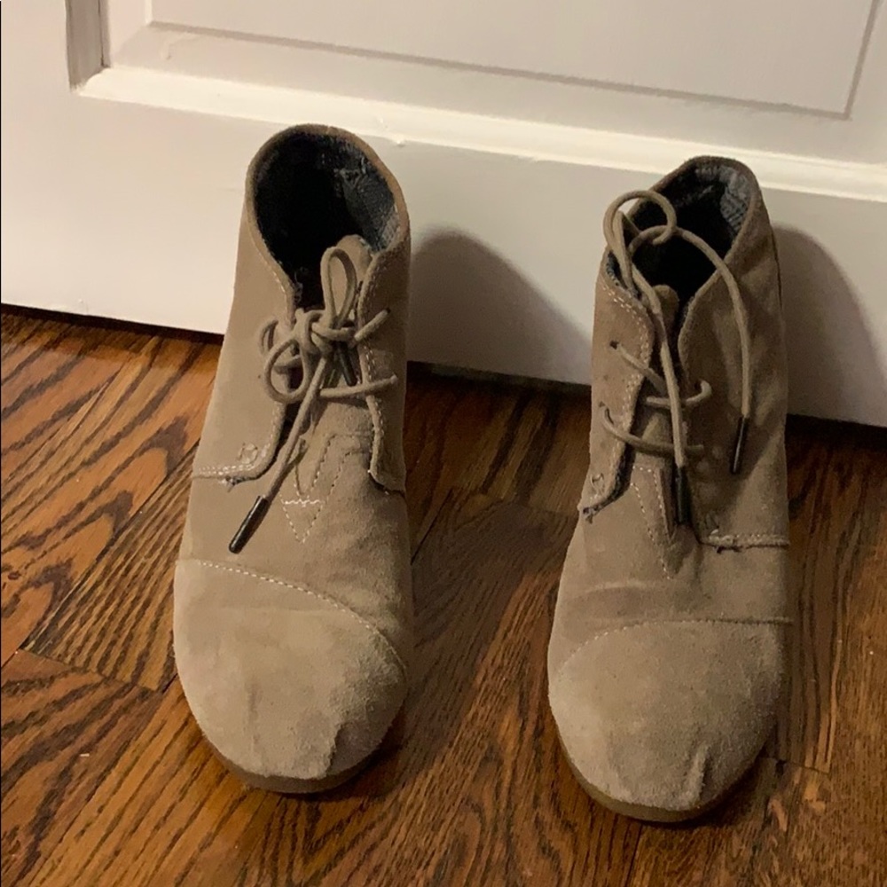 Tom's shoes